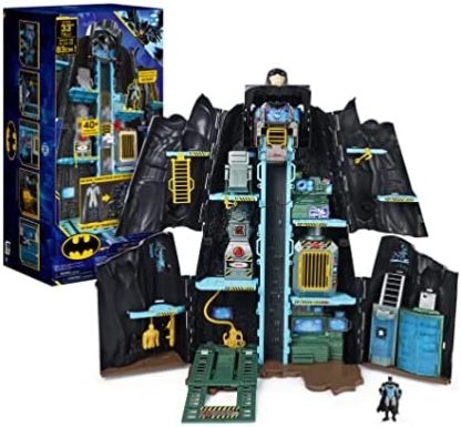 Giant Transforming Playset with Exclusive 4 Figure and Accessories